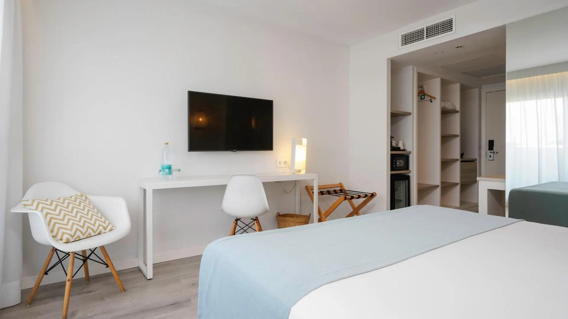 Aluasoul Mallorca Resort - Adults Only Cala d'Or  4*, Cala d'Or (Mallorca) Spain