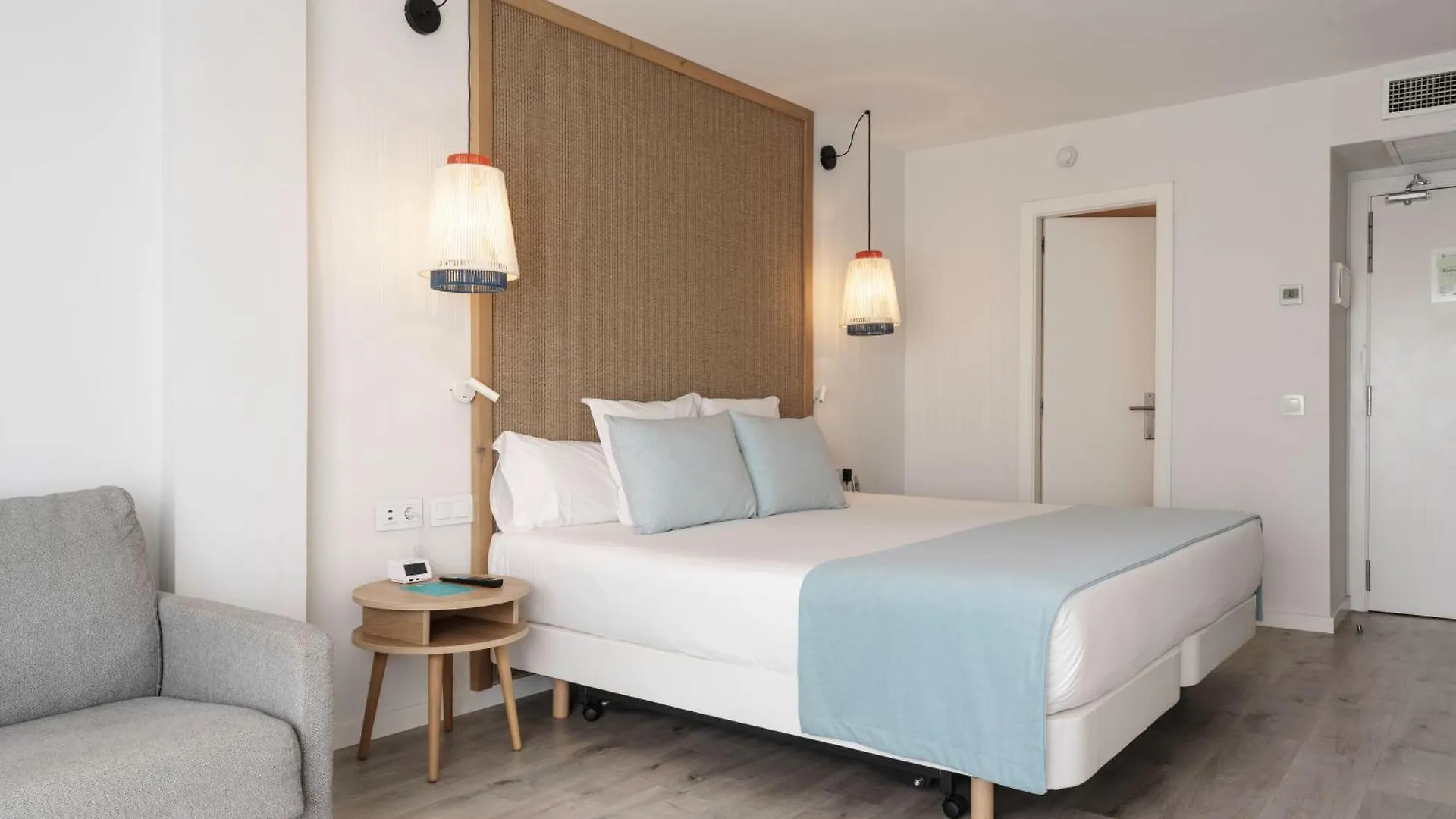 Aluasoul Mallorca Resort - Adults Only Cala d'Or  4*, Cala d'Or (Mallorca) Spain